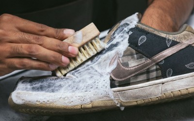 Cách Bảo Quản Giày Không Bị Ố, Mốc, Bong Keo Theo Mùa – Bí Kíp Sống Còn Của Tín Đồ Sneaker!