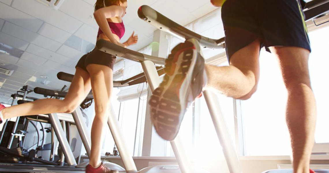 Giày Chạy Bộ Có Đá Bóng, Tập Gym Được Không? Sự Thật Khiến Bạn Bất Ngờ!