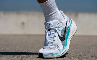 Top Giày Chạy Nhẹ Nhất 2025: Đi Như Không Chạm Đất!