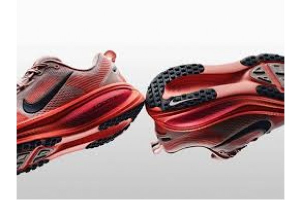 Vì Sao Nike Vomero 18 Vẫn Là Cơn Sốt Chưa Nguội Trong Giới Runner 2026?
