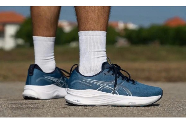 Giày ASICS Gel-Kayano 32 Có Gì Mà Dân Chạy Bộ “Nghiện” Đến Vậy?