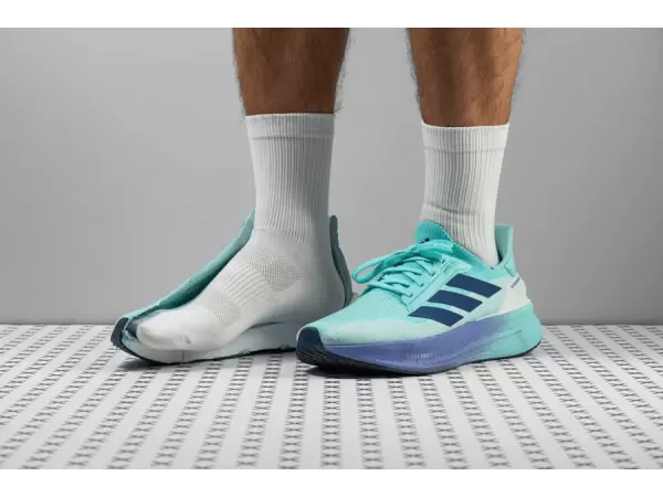 So Sánh Adidas Ultraboost 5 Với Nike Vomero 18 – Đâu Là Đôi Giày Phù Hợp Với Bạn?